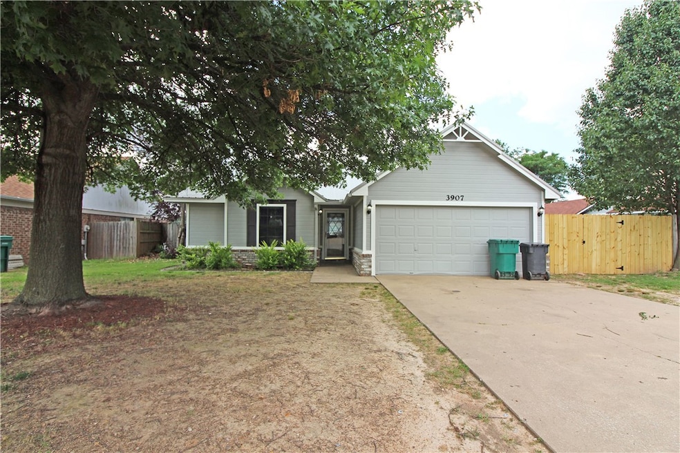 3907 W Locust St, Rogers, AR 72756 - photo 1