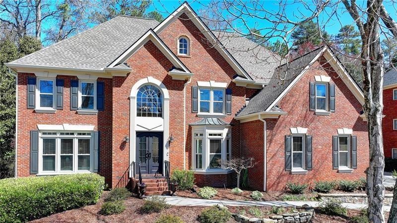 welcome to this 3 sided brick beauty