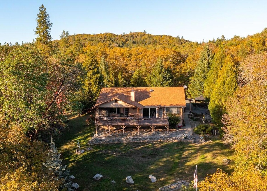 210 Honeycutt Dr, Grants Pass, OR 97526 - photo 1