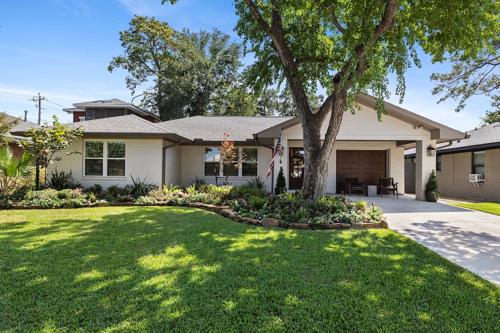 2007 Nina Lee Ln, Houston, TX 77018 - photo 1