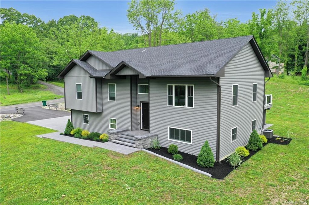 8 Conway Cir, Albany, NY 12211 - photo 1