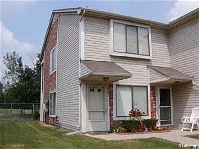 30561 Hidden Pines Ln unit 90, Roseville, MI 48066 - photo 1