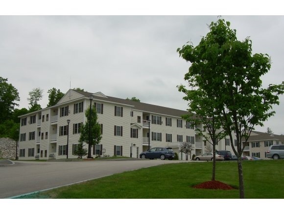 2 Crestview Cir unit 84, Londonderry, NH 03053 - photo 1