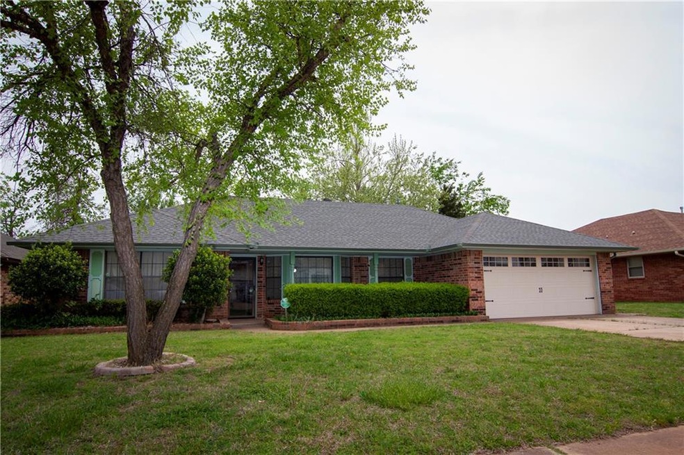 1208 NE 22nd St, Moore, OK 73160 - photo 1