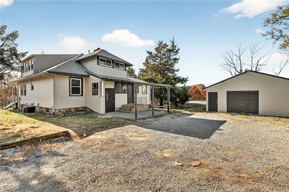 1034 W Truman Rd, Independence, MO 64050 - photo 1