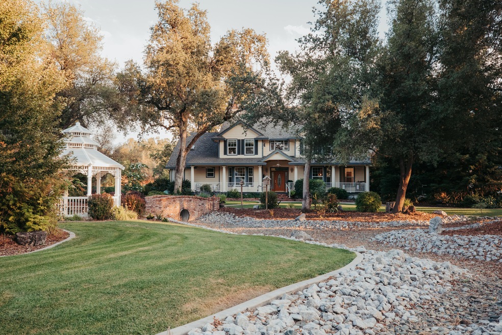 Sold $900,000 • Co-Listing Agent