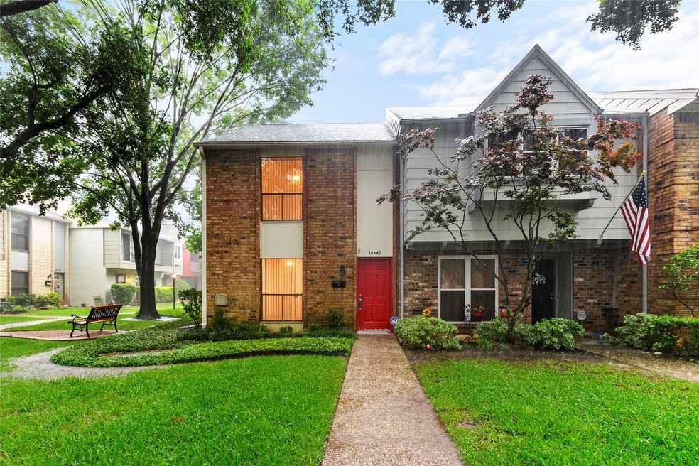 10240 Longmont Dr unit 48/1, Houston, TX 77042 - photo 1