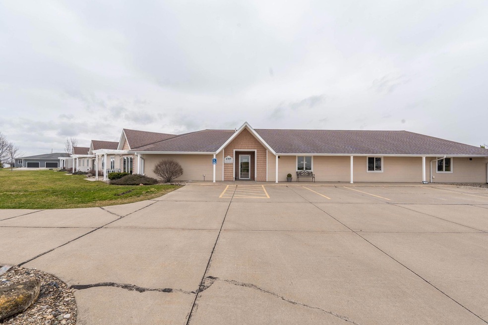 4305 Autumn Ridge Rd unit 218, Cedar Falls, IA 50613 - photo 1