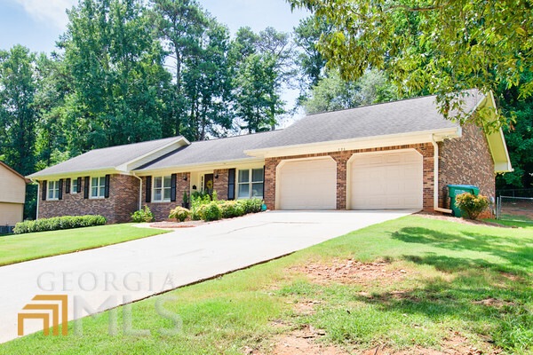 793 Lions Trail, Stone Mountain, GA 30087 - photo 1