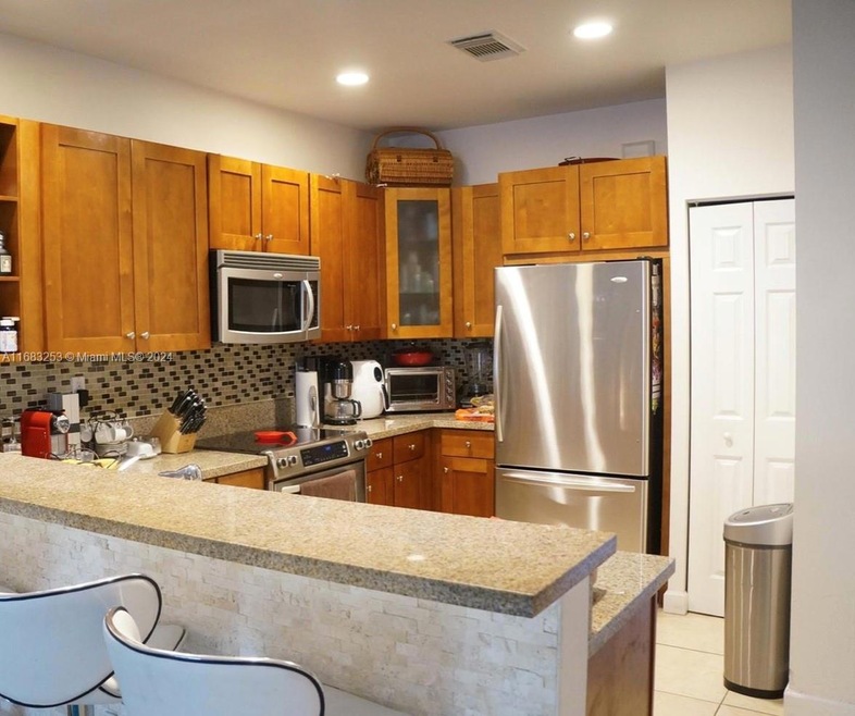 10708 NW 75th Terrace, Doral, FL 33178 - photo 1