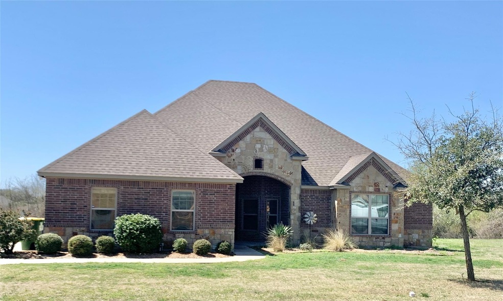 3803 Upper Lake Cir, Granbury, TX 76049 - photo 1