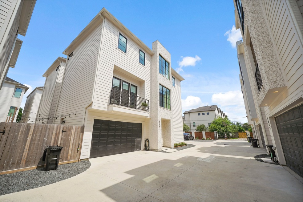 Welcome to 828 Wakefield Unit B! 3-level townhome