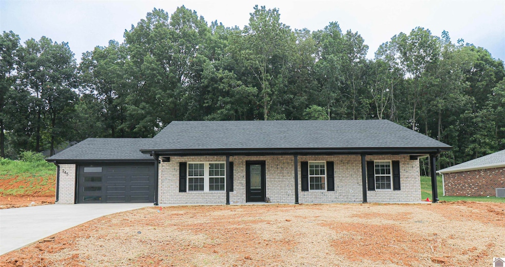 135 Clover Crescent, Paducah, KY 42003 - photo 1