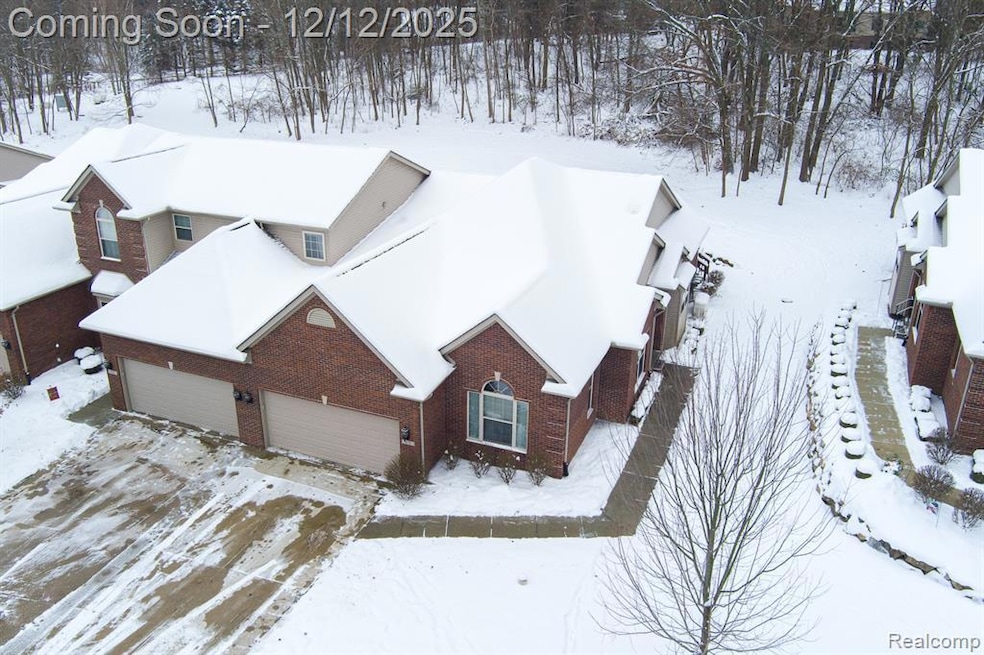 9573 Kingsway Cir, Clarkston, MI 48348 - photo 1