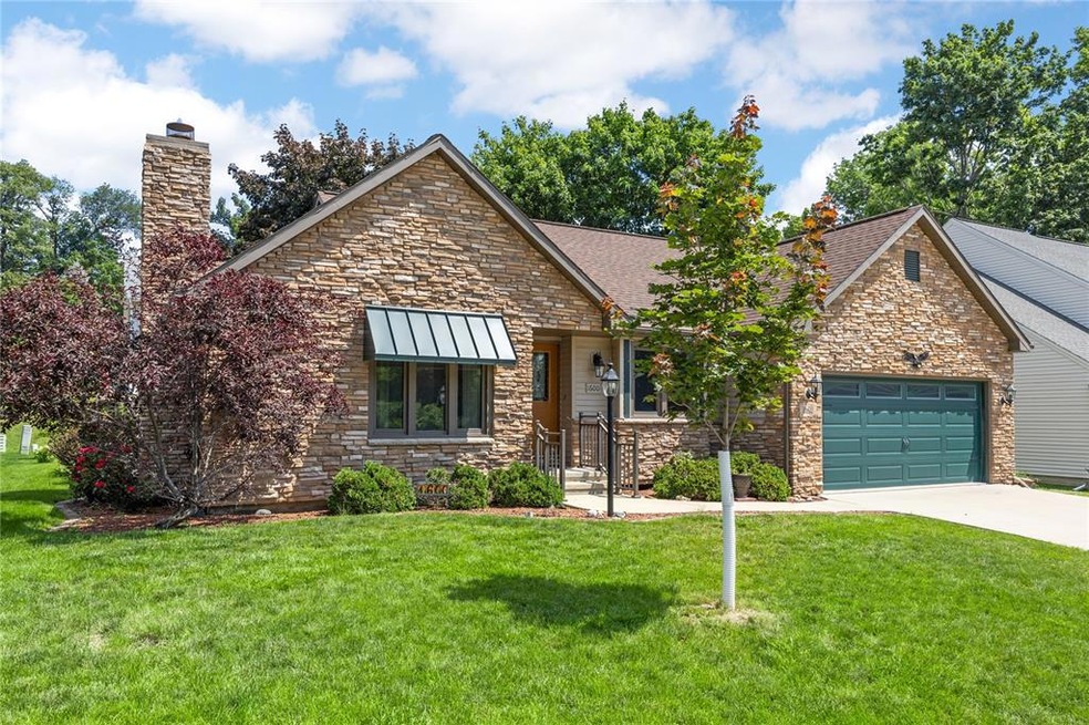 1600 Hidden Hollow Ln NW, Cedar Rapids, IA 52405 - photo 1