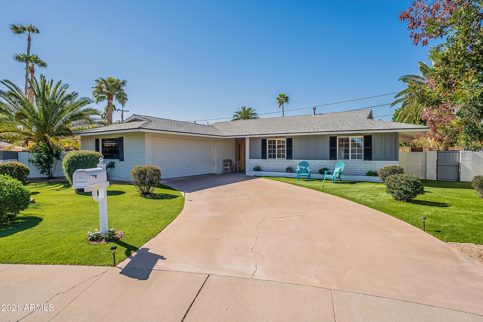 3433 E Lazy Lane-Front Drive