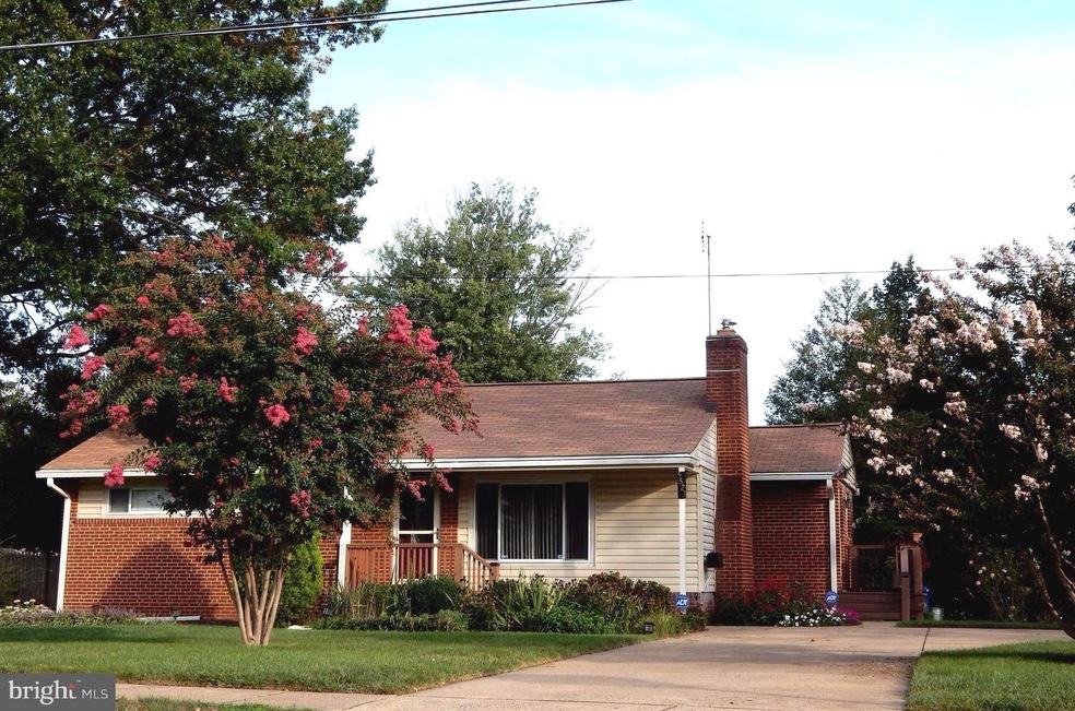 5623 Magnolia Ln, Alexandria, VA 22311 - photo 1