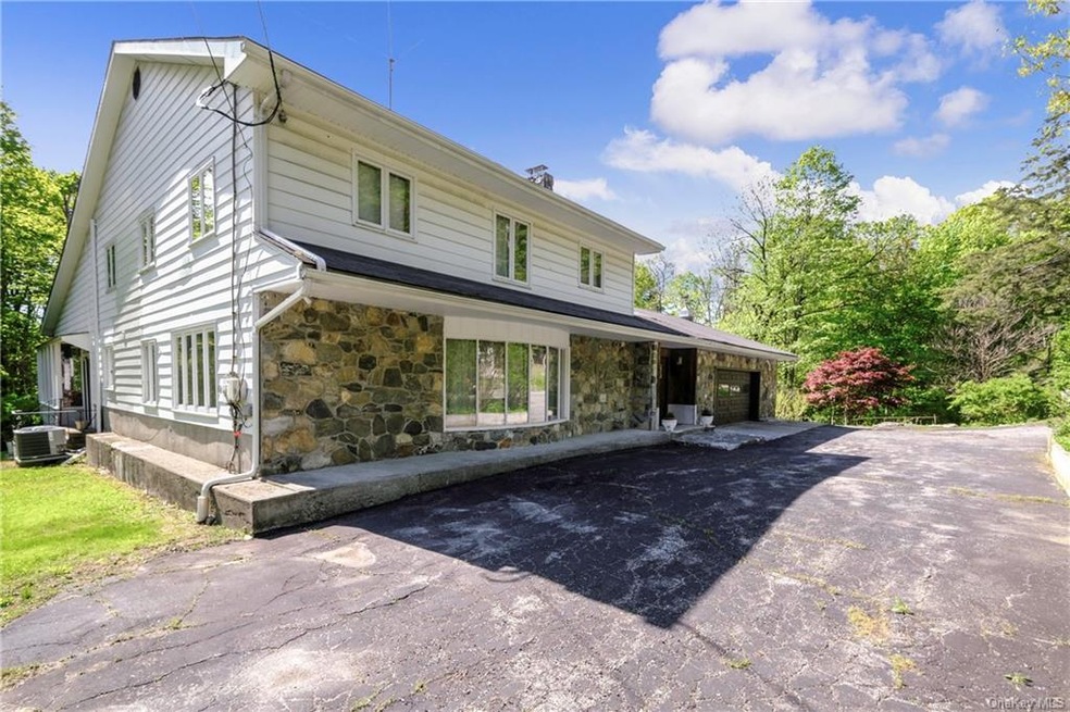 364 Oscawana Lake Rd, Putnam Valley, NY 10579 - photo 1