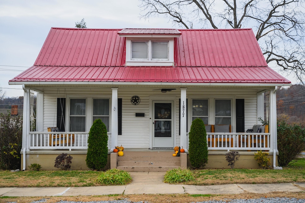 1877 Chestnut Ave, Buena Vista, VA 24416 - photo 1