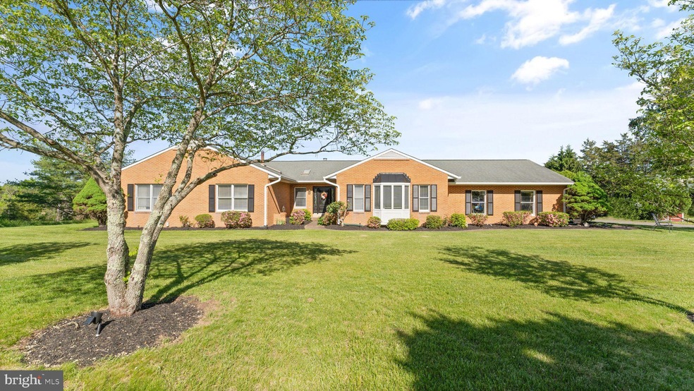 9260 Chaconas Ct, Nokesville, VA 20181 - photo 1