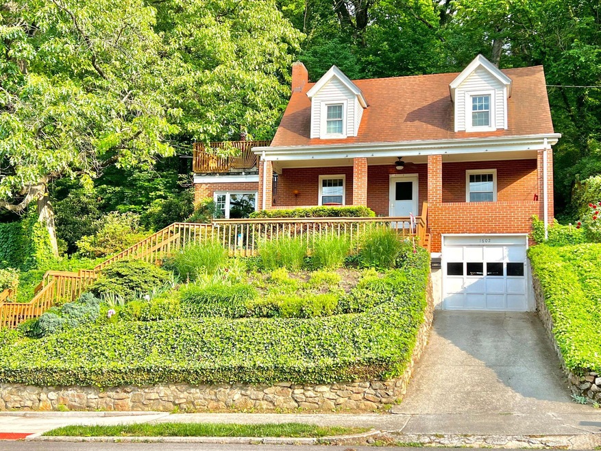 1602 Main St.