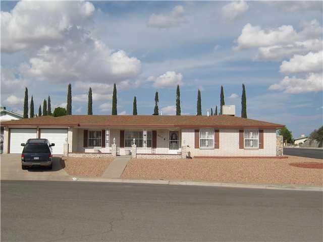 10917 Vista Del Sol Dr, El Paso, TX 79935 - photo 1