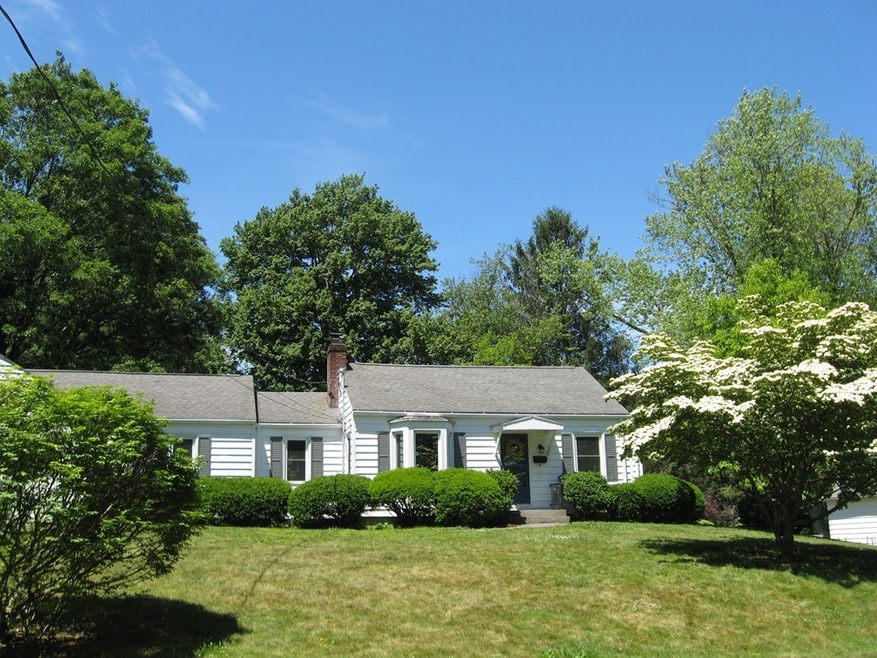 8 Skinner Ln, South Hadley, MA 01075 - photo 1