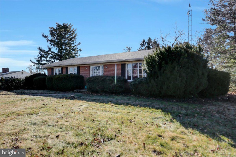 1526 Siloam Rd, Chambersburg, PA 17201 - photo 1