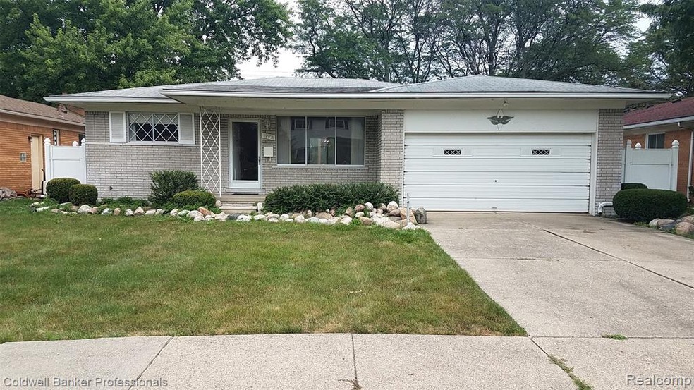 19931 Fleetwood Dr, Harper Woods