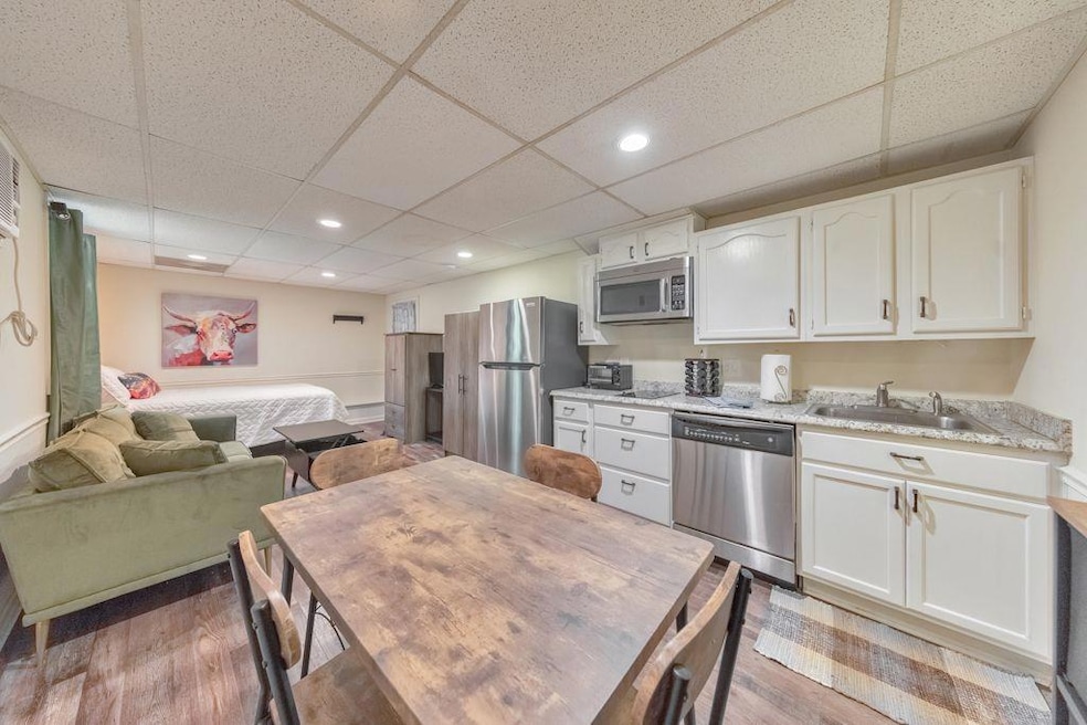 Basement studio apartment in East Cobb!