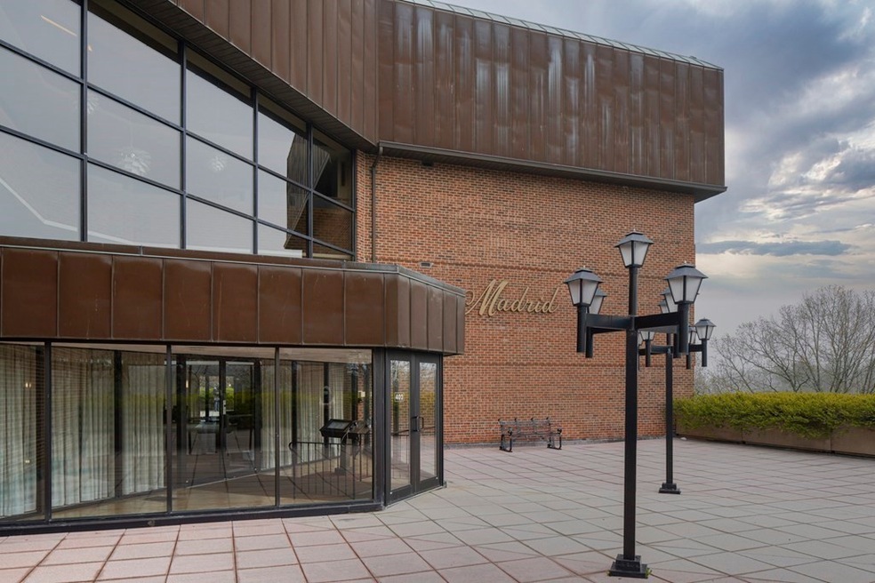 402 Paradise Rd unit 1T, Swampscott, MA 01907 - photo 1