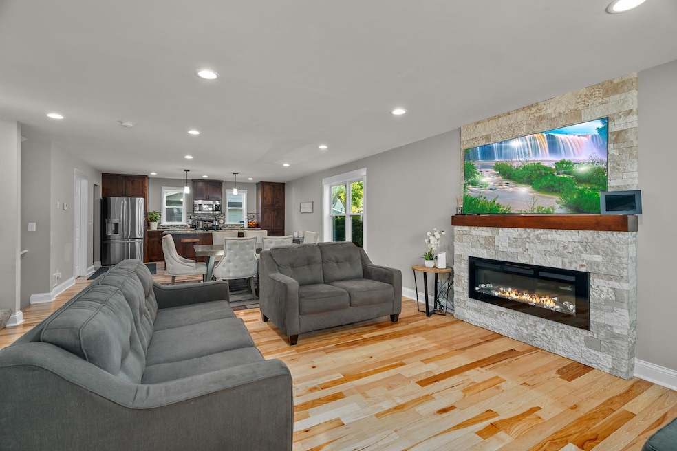 421 E 33rd St, Minneapolis, MN 55408 - photo 1