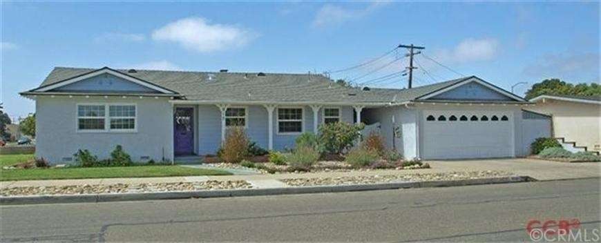 Over 1600 sq. ft. corner lot, 2 car garage with ad