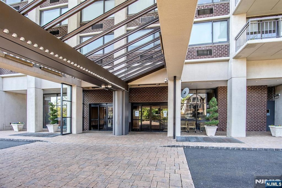 River Ridge unit 16D, Fort Lee, NJ 07024 - photo 1