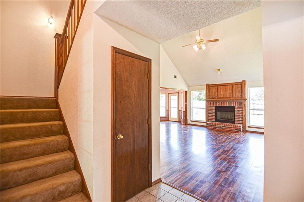 1237 NE 26th St, Moore, OK 73160 - photo 1