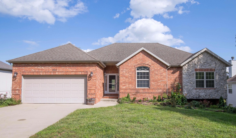 Nixa House 005
