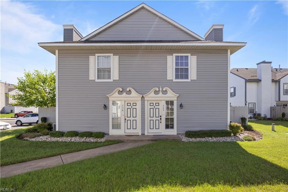 706 Ridge Cir, Chesapeake, VA 23320 - photo 1