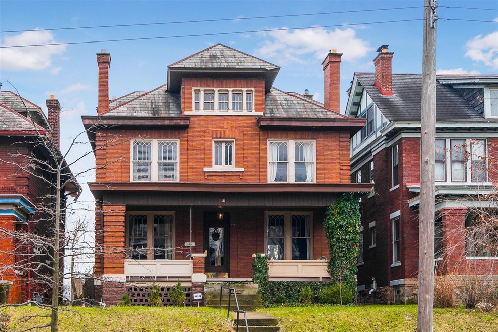 1611 Bryden Rd - Exterior Front