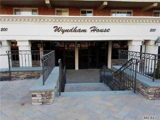 Wyndham House unit 201, Lynbrook, NY 11563 - photo 1