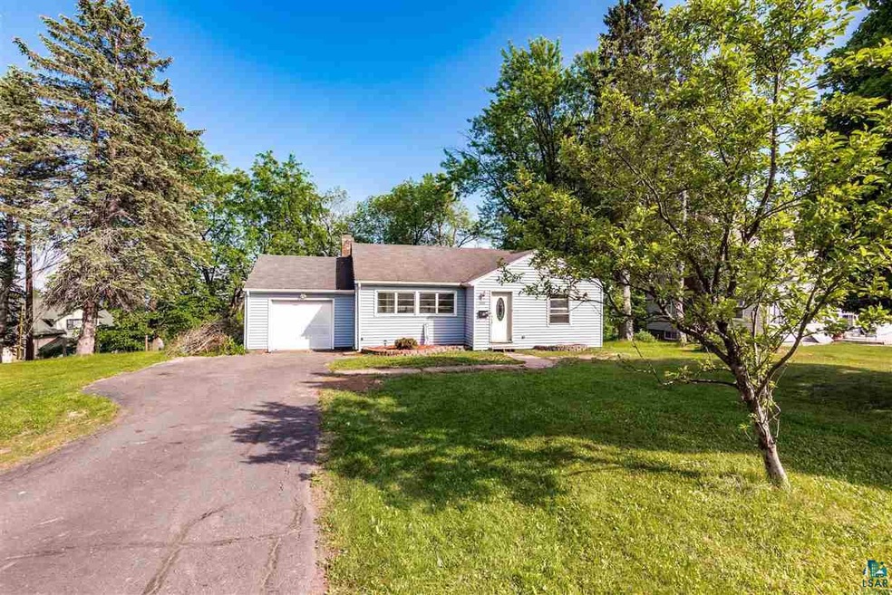 2432 W Skyline Pkwy, Duluth, MN 55806 - photo 1