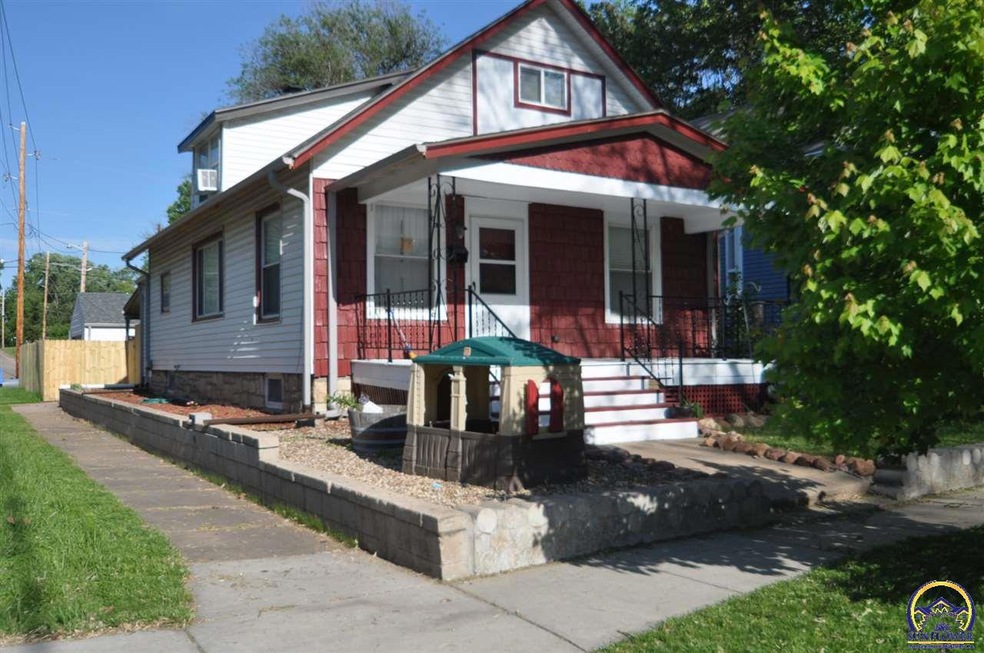 300 SW Orchard St, Topeka, KS 66606 - photo 1