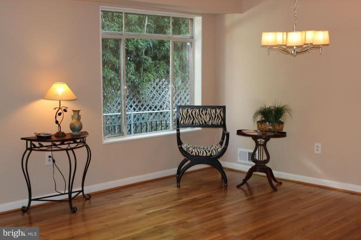 121 E Taylor Run Pkwy, Alexandria, VA 22314 - photo 1