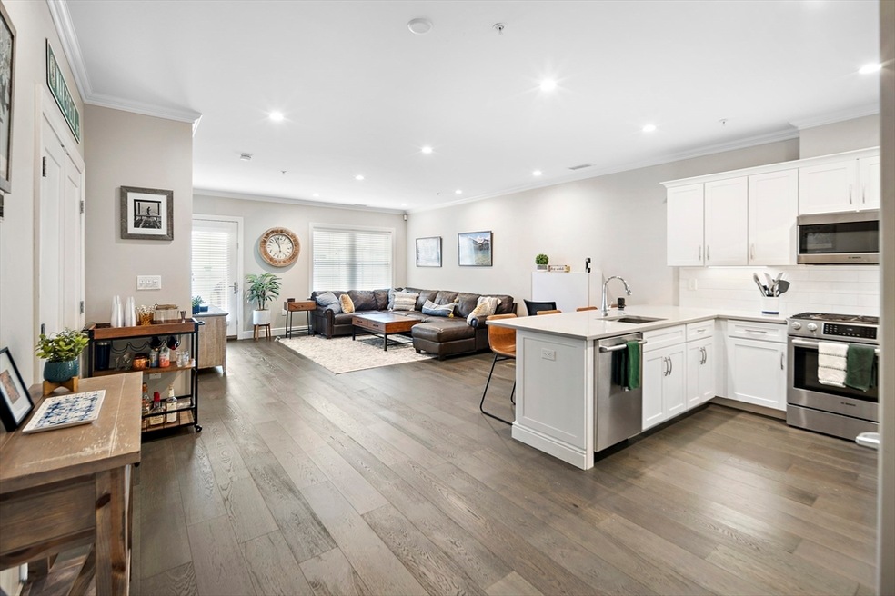 175 North Ave unit 204, Wakefield, MA 01880 - photo 1