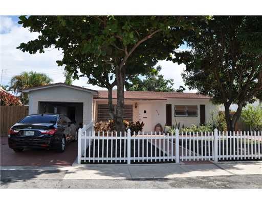 713 SW 6th Ave, Hallandale Beach, FL 33009 - photo 1