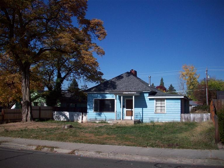 625 Cherry St, Central Point, OR 97502 - photo 1