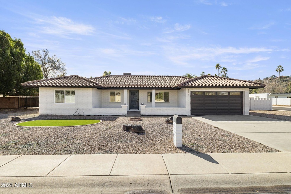 1-web-or-mls-721-w-port-royale-ln