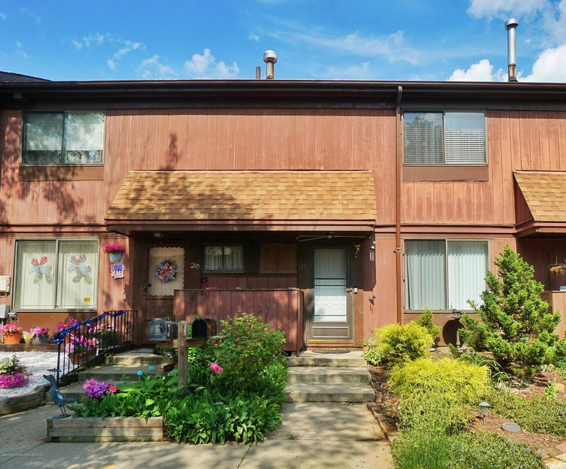 31 Azalea Ct unit 4, Staten Island, NY 10309 - photo 1
