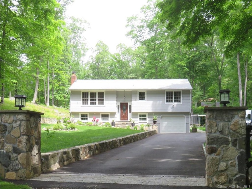 Welcome to 8 Cobblestone Trail.  Fully updated hom
