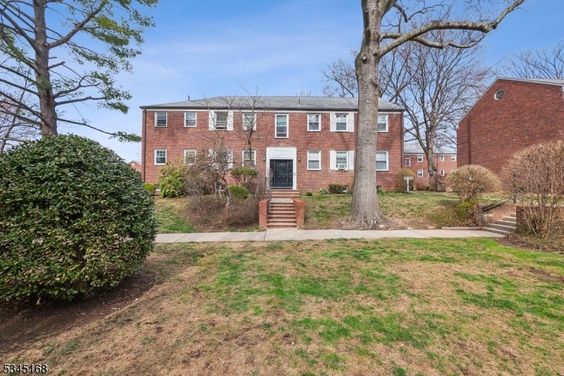 349 Bloomfield Ave unit 42, Verona, NJ 07044 - photo 1