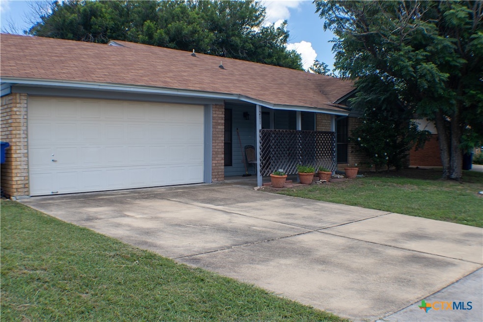 201 E Hogan Dr, Copperas Cove, TX 76522 - photo 1